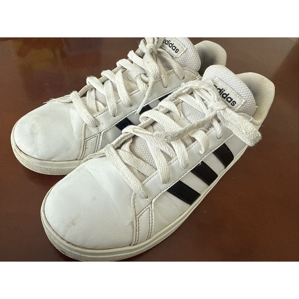 adidas Grand Court Youth Boy's/Girl's Sneakers Size 5 White/Black Lace up